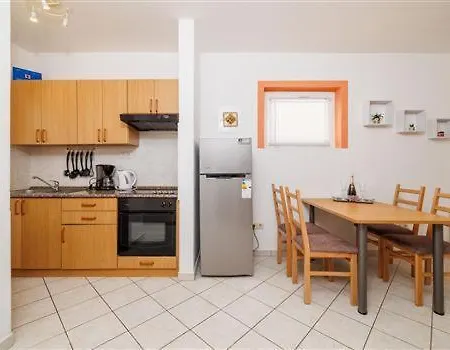 Julija Apartman Povile